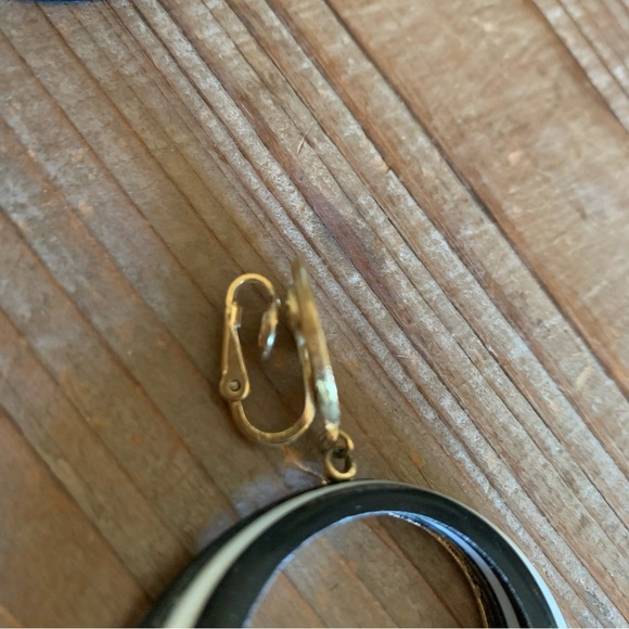 Vintage Black and White Circle Earrings - Picture 4 of 7